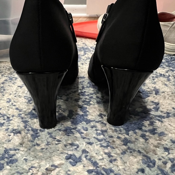 Womens black heals - Picture 2 of 5